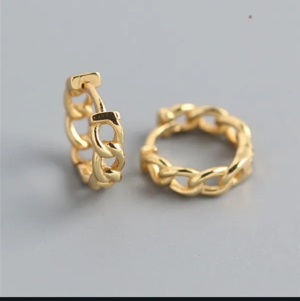 🔗🔗NEW🔗🔗VERY PRETTY!! Chain Link Hoop Earrings in GOLD Plating 🔗🔗